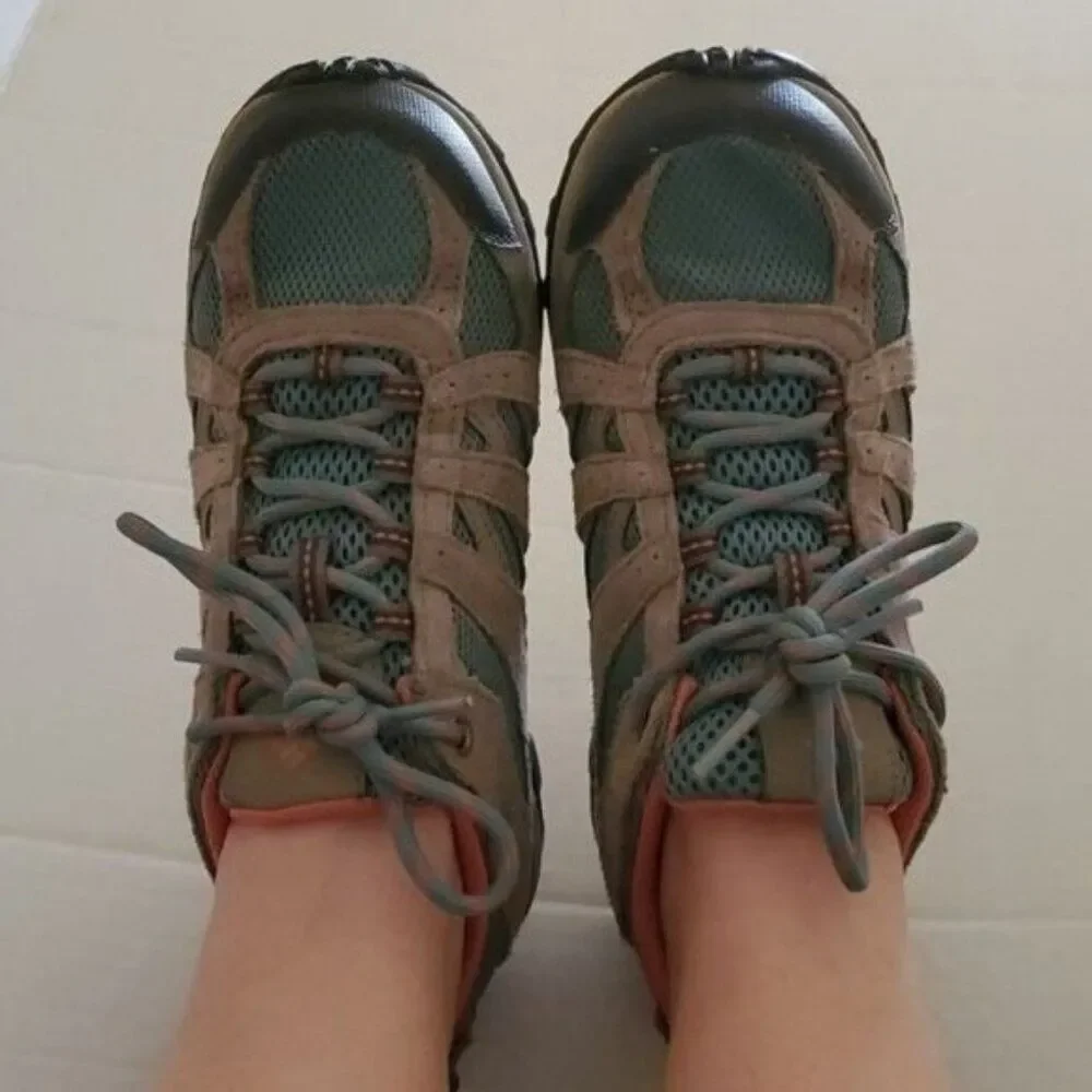 Columbia hiking shoe